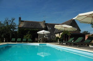 Brittany holiday gite swimming pool heated private